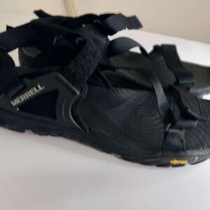 MERRELL Vibram Men's Size 12 Black Sandals